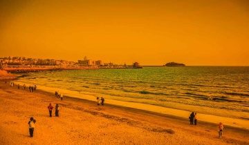 青岛冬日黄昏的海湾