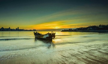 青岛清晨的海湾