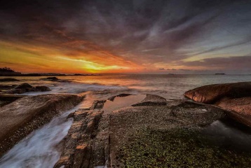 青岛冬日的朝霞