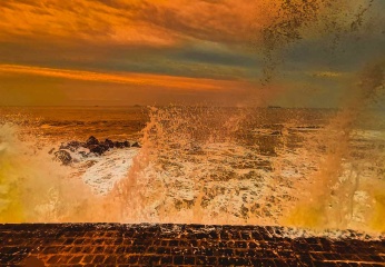 青岛清晨的浪花