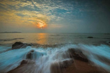 青岛清晨的细浪