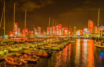 青岛节日夜晚的港湾