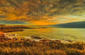 青岛深秋的朝霞