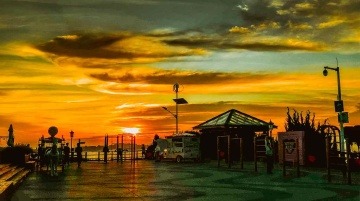 青岛深秋的朝霞