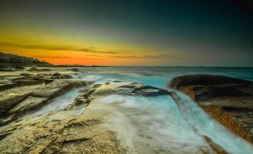 青岛清晨的细浪