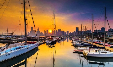 青岛晚霞中的港湾