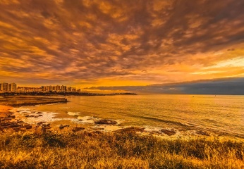 青岛深秋的朝霞