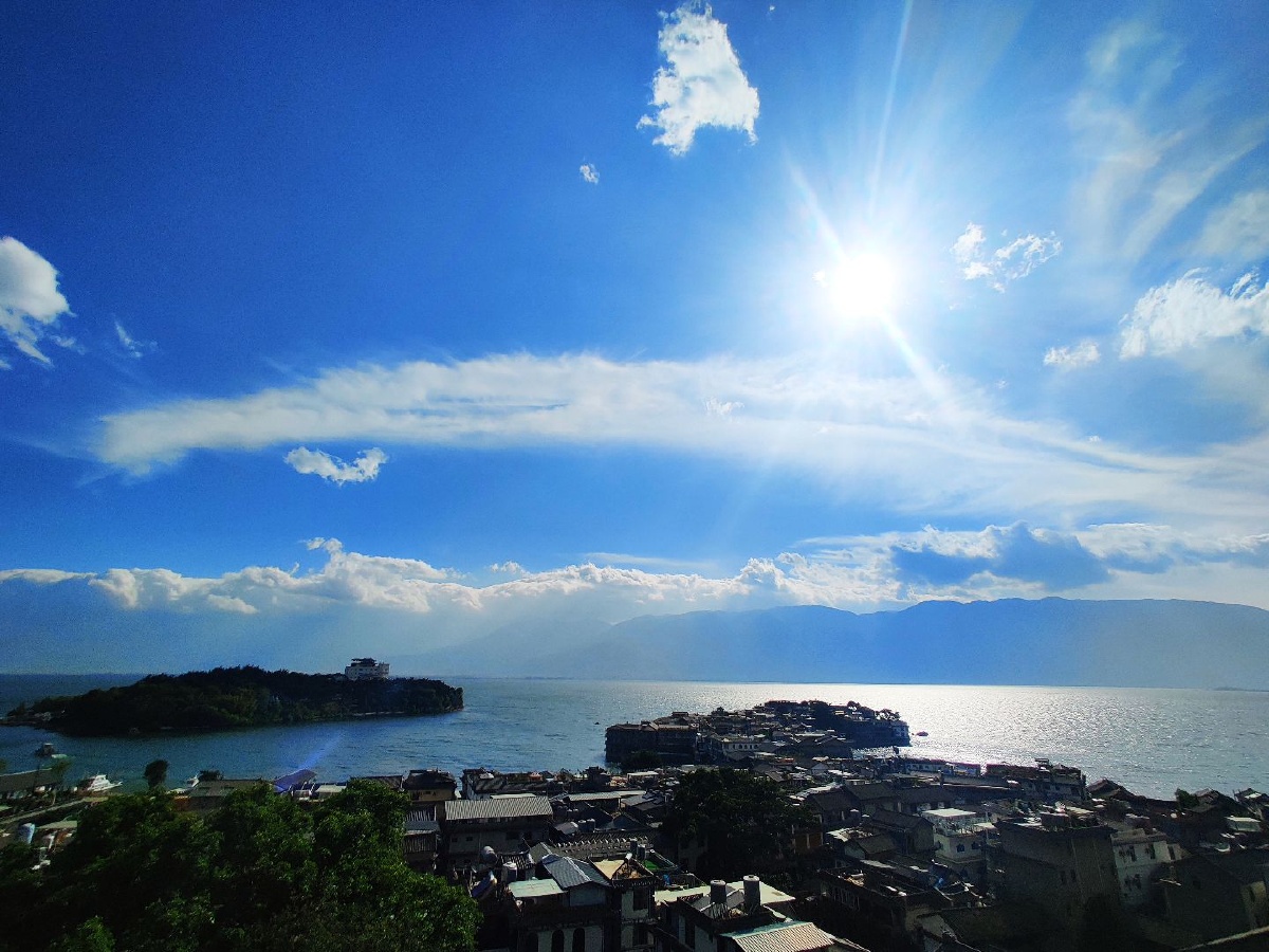 风和日丽阳光明媚苍山洱海