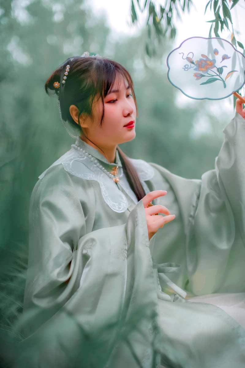 娉娉袅袅十三余豆蔻梢头二月初出镜小啊捷眼袋仙导演摄影后期一枚爱