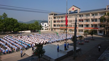 1257609
