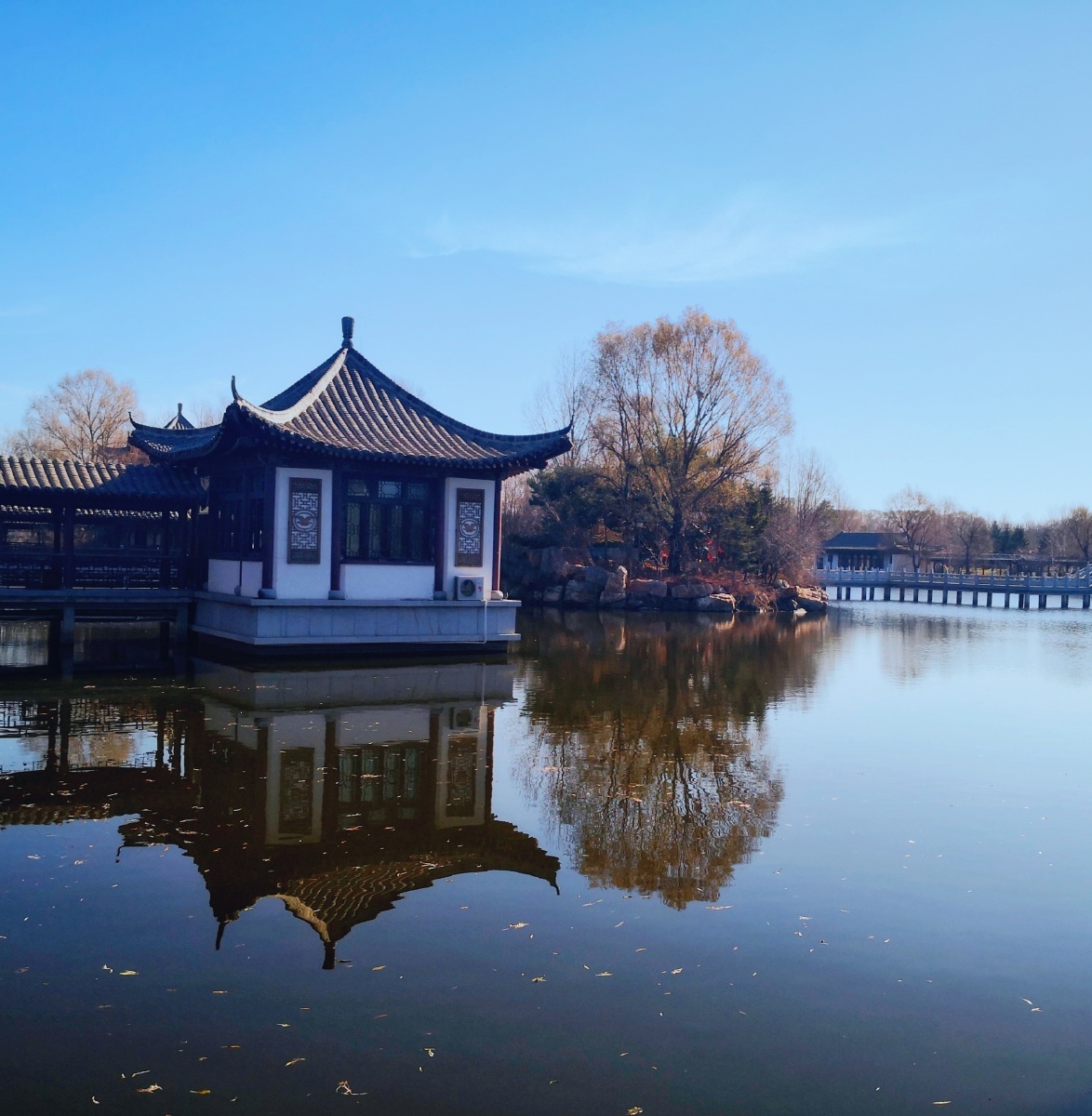 水榭亭台. - 璐珂