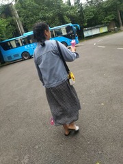 371231