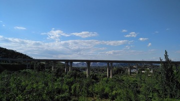 370607