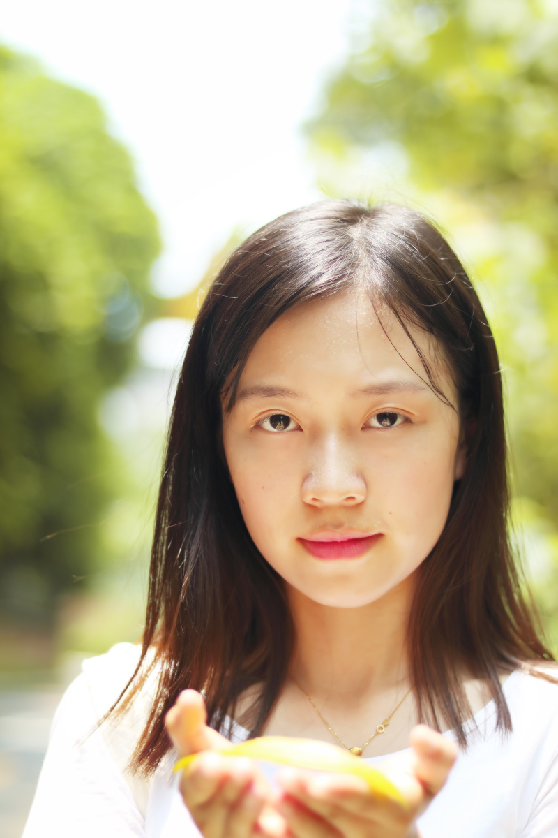 拈一朵落花,看尽世间繁华