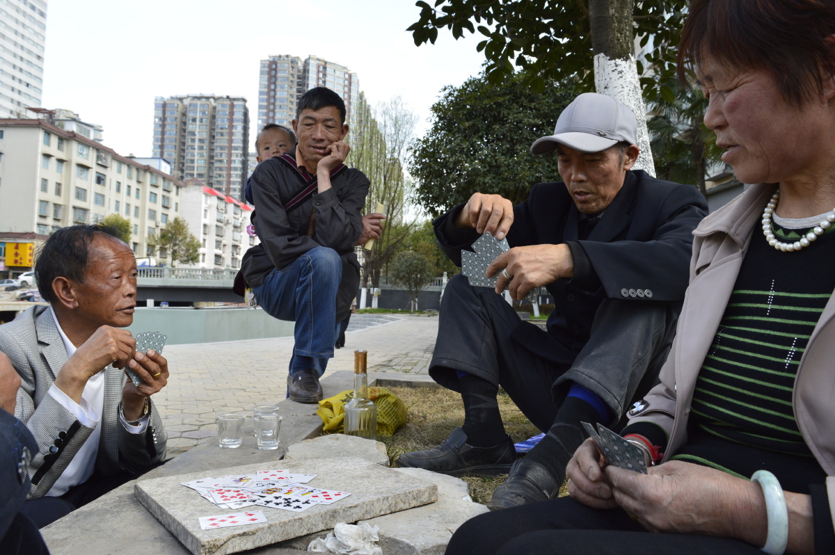 打牌喝酒得快乐