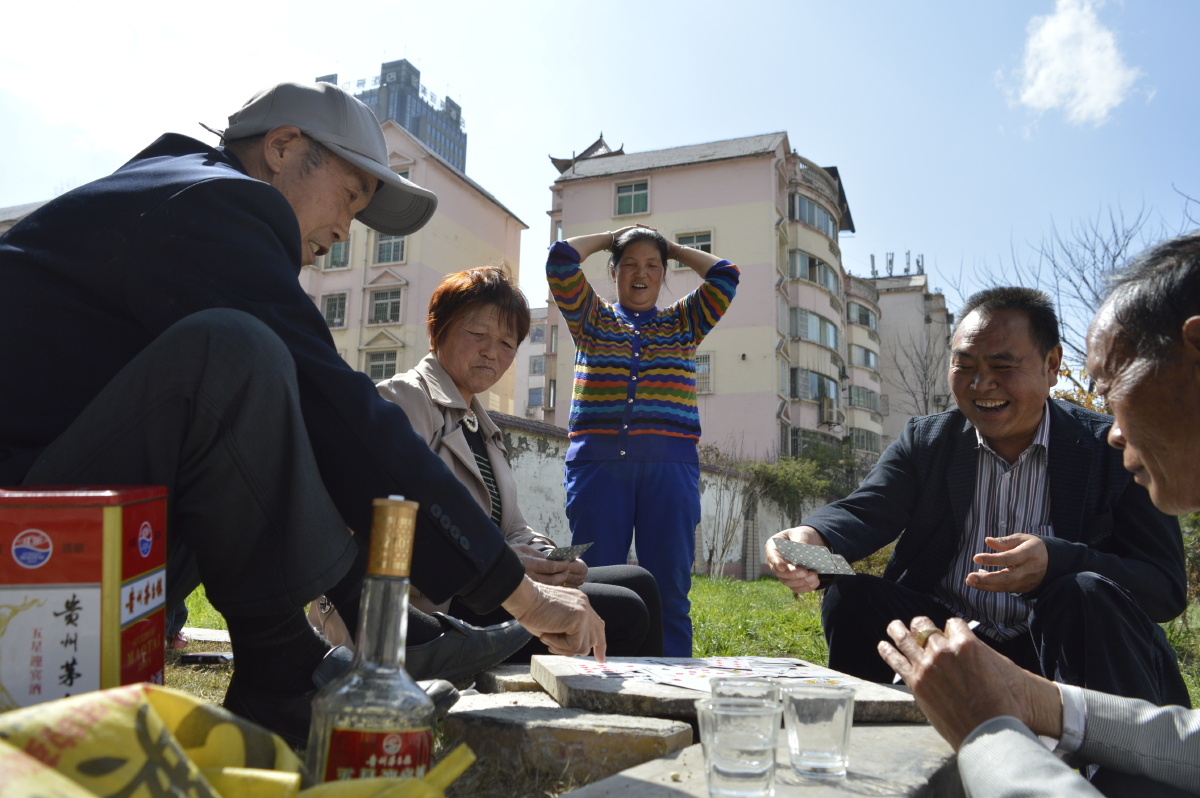 打牌喝酒得快乐