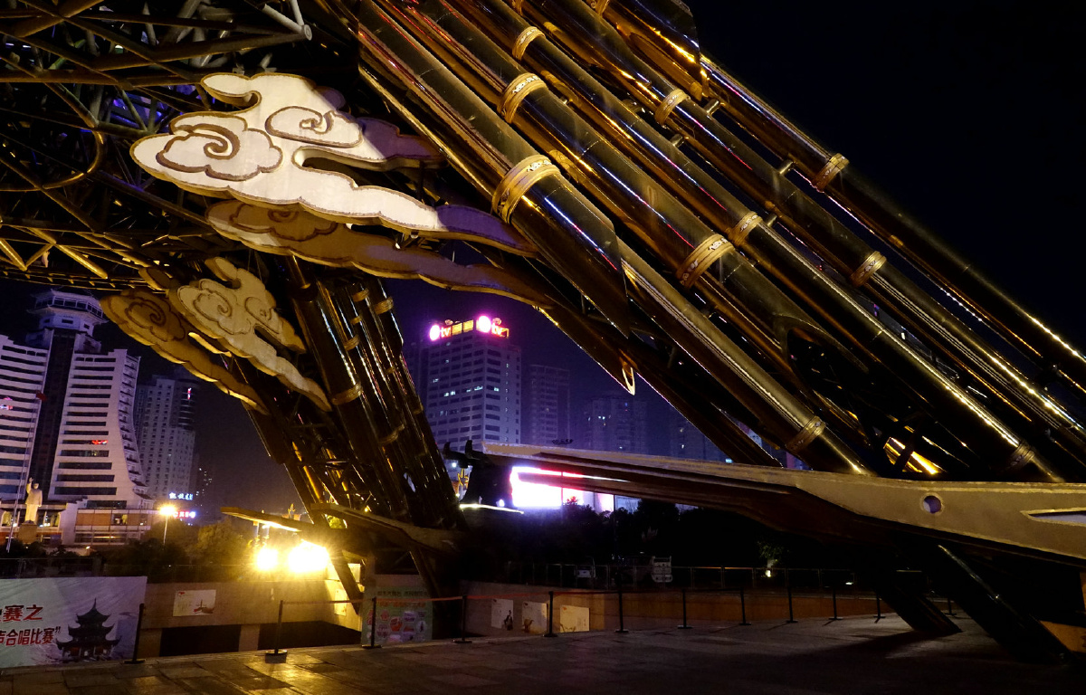 筑城广场的地标建筑12月17日晚拍摄