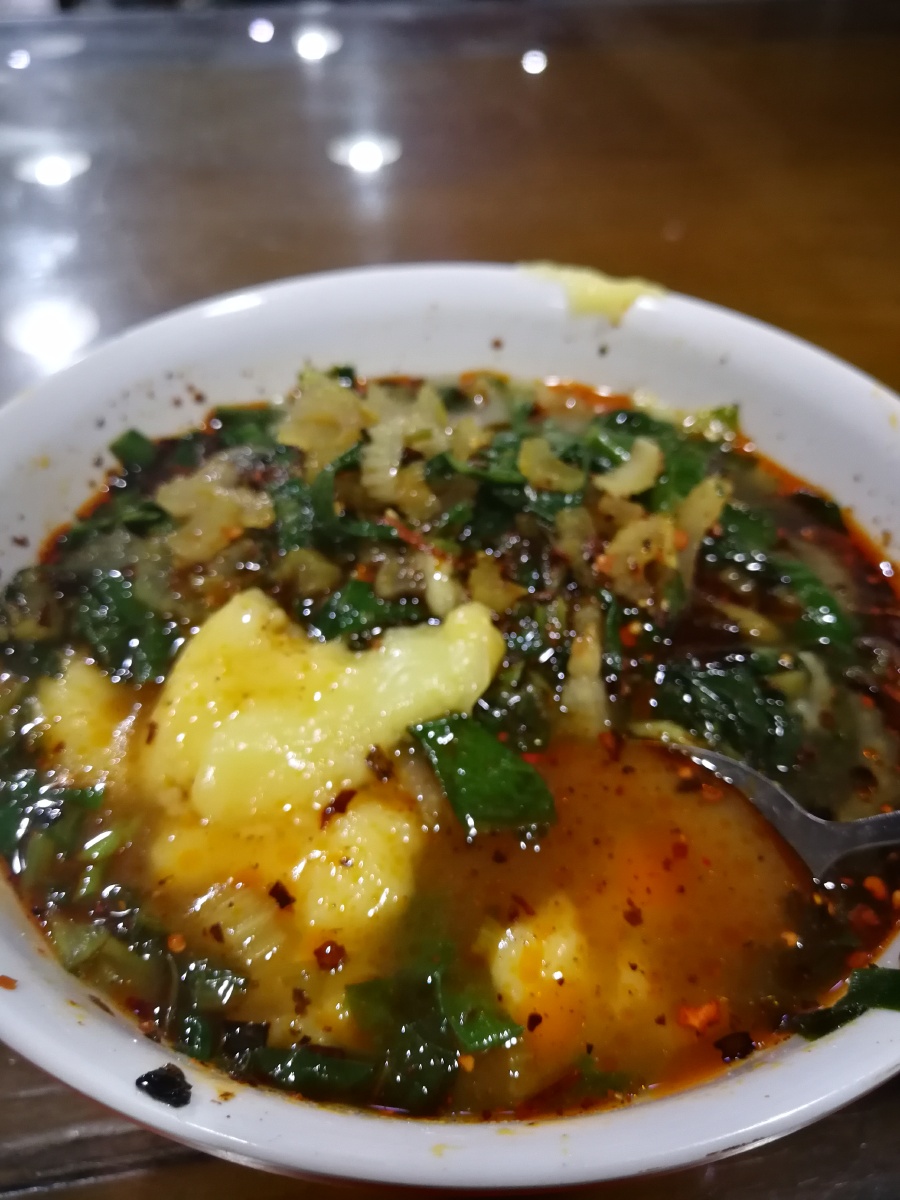 "夏季消暑解馋之陕西农家美食浆水搅团和浆水鱼鱼"苞谷面,打搅团,一顿