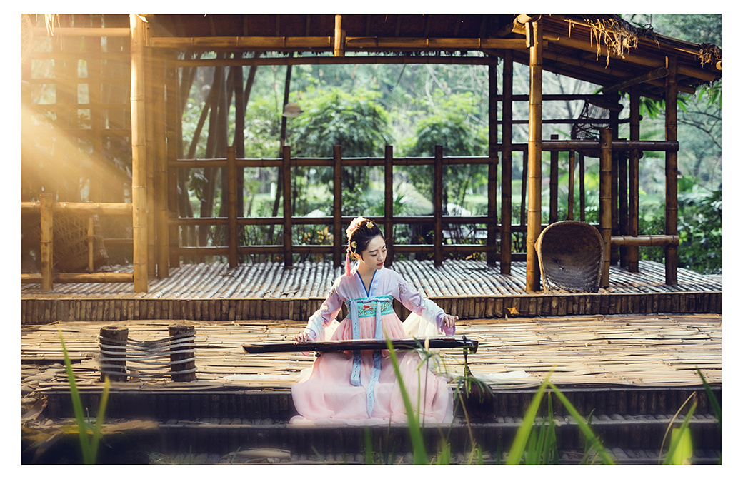 谁家牡丹花乱开 一支簪上美人头