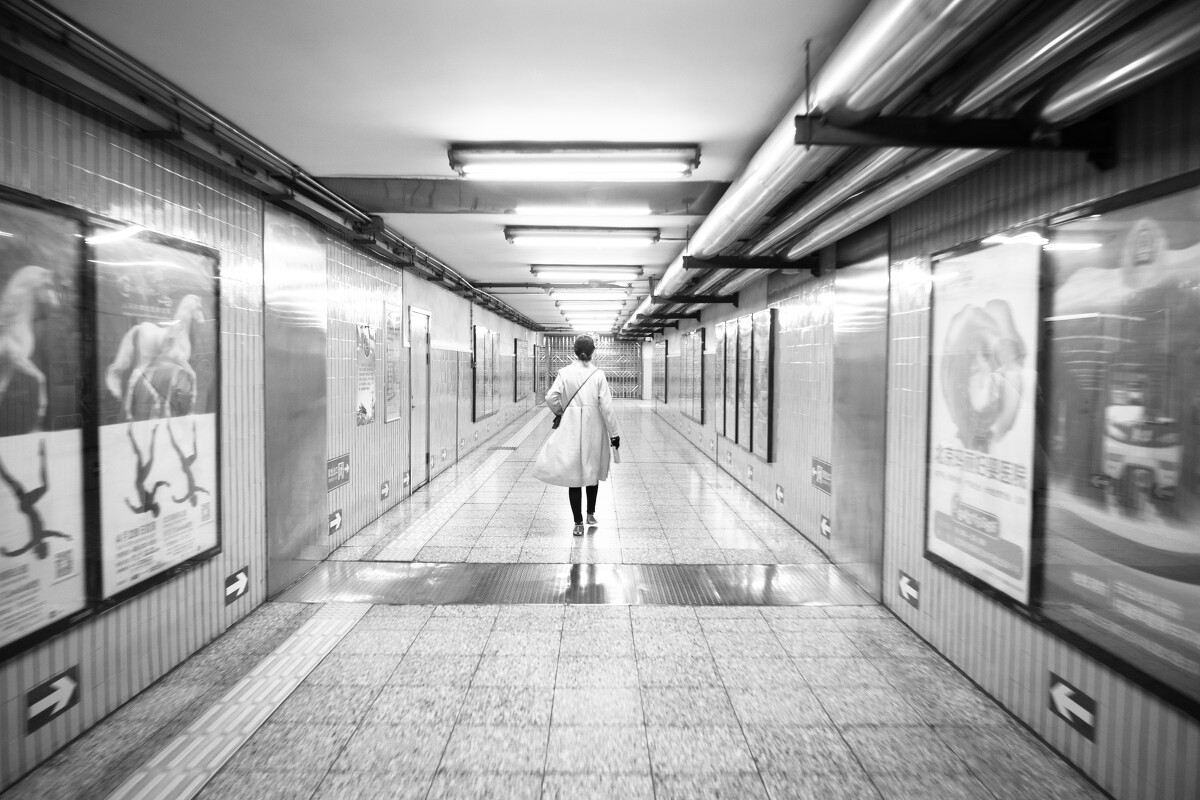 晚上最后一班的地铁，摄于东直门站。