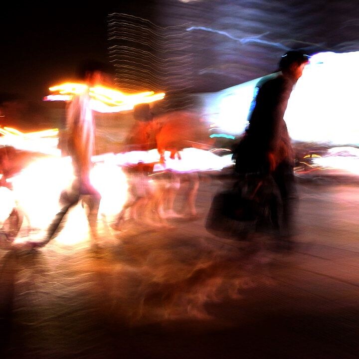 过马路<br />
