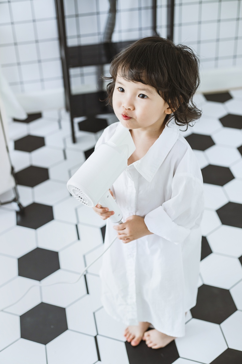 一组32张的儿童摄影北欧工业风生活系列这么可爱的小女孩表现很棒光线