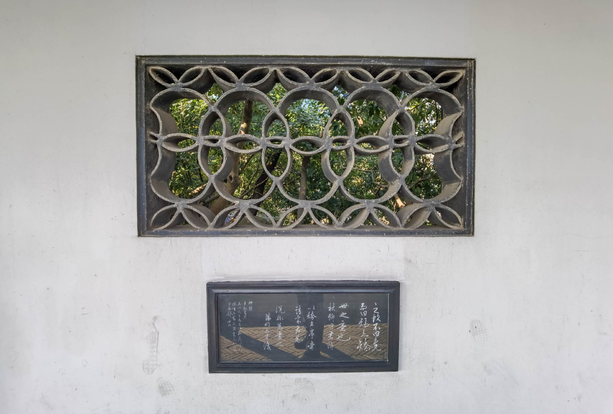 无锡蠡园长廊的花窗都是瓦片砌成无一重复匠心独具