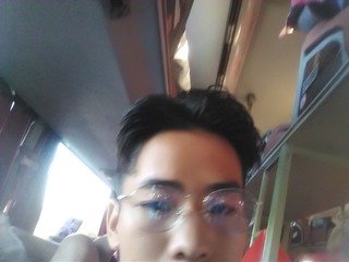 423231