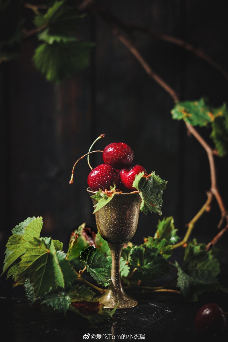 静物摄影暗调樱桃光影种葡萄得樱桃