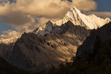 神山夏诺多吉