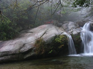 大明山 朱眠石