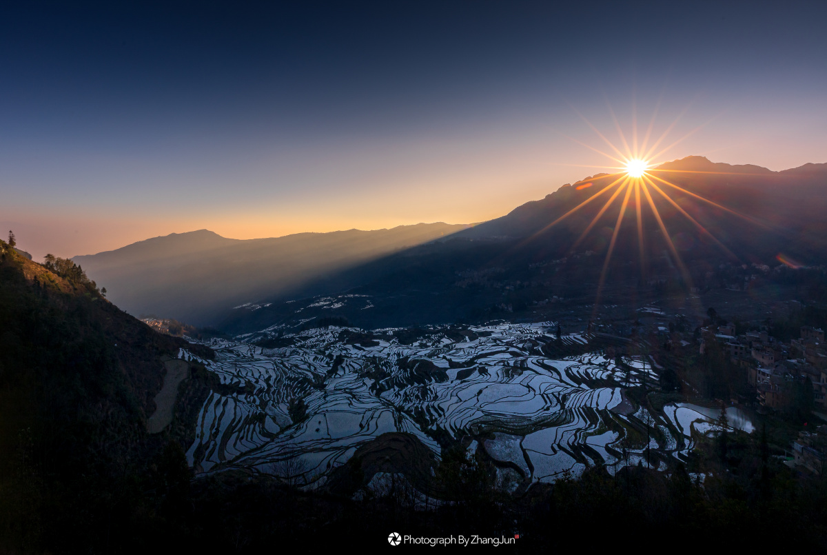 元阳梯田多依树日出