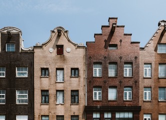 100747