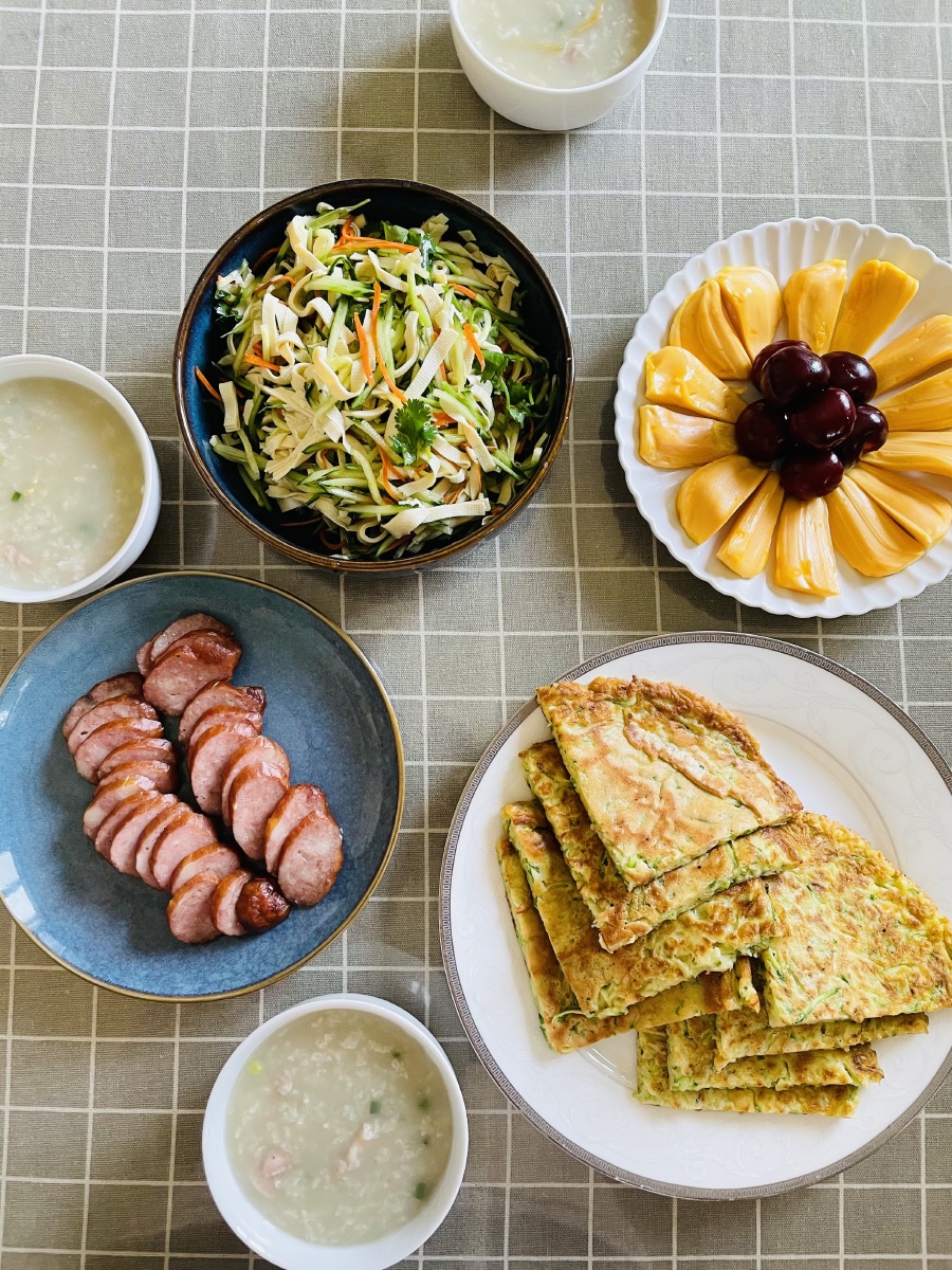 每天用心做早餐东北高中生日常早餐五个人的早餐更丰富一些