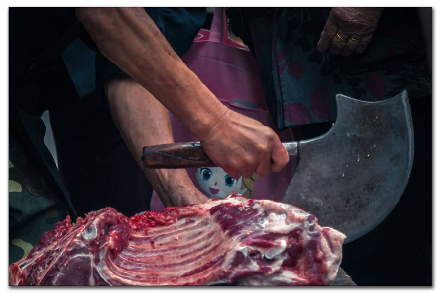 街头写生之村里杀头猪