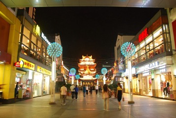 夜。街
