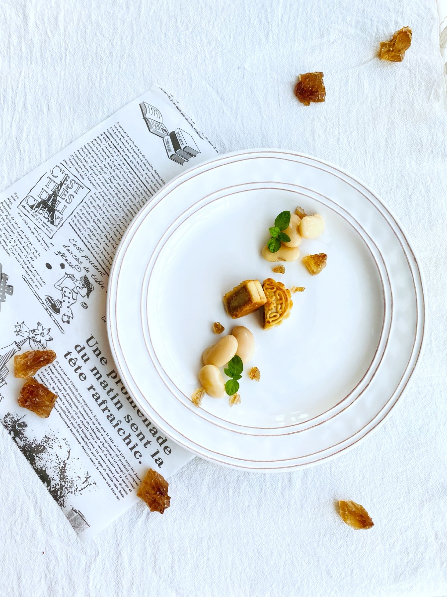 中式月饼,冰糖白芸豆,西式甜点摆盘,呈现出不一样的感觉!