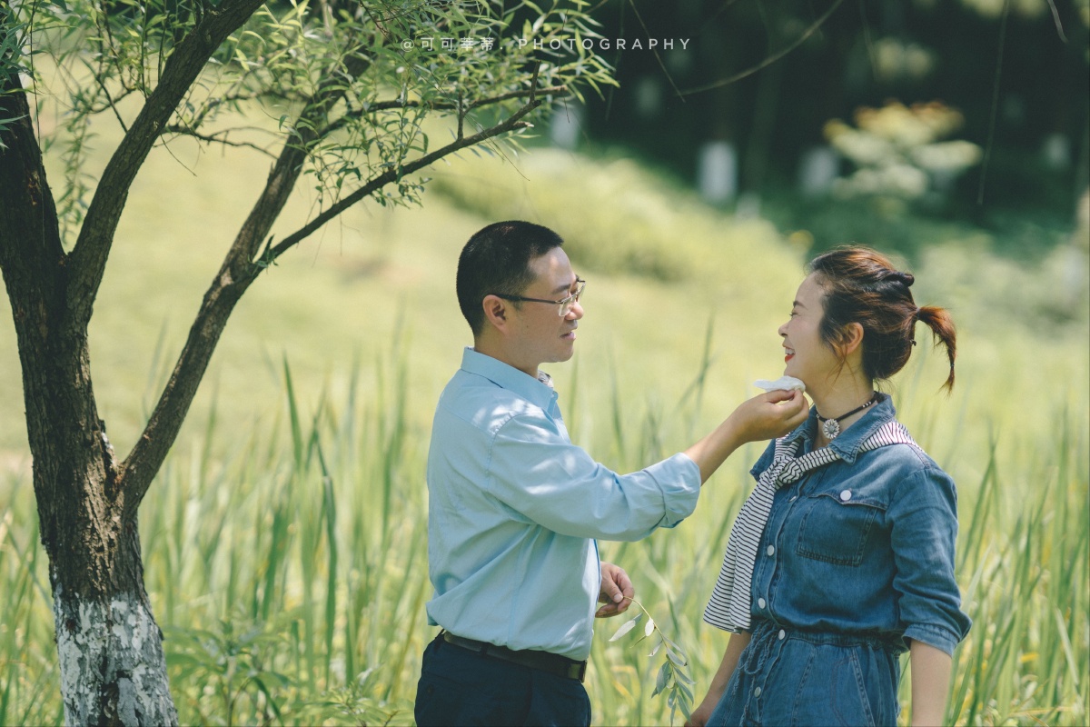 一对结婚20周年的恩爱夫妻