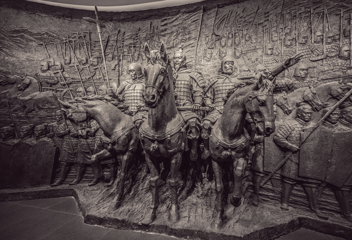 古有赵武灵王胡服骑射,兵强马壮,储粮可支十年,曾是战国七雄之一.