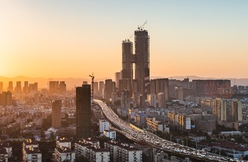 夕照金鹰