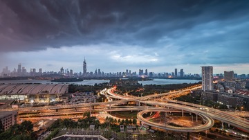 暴雨临城