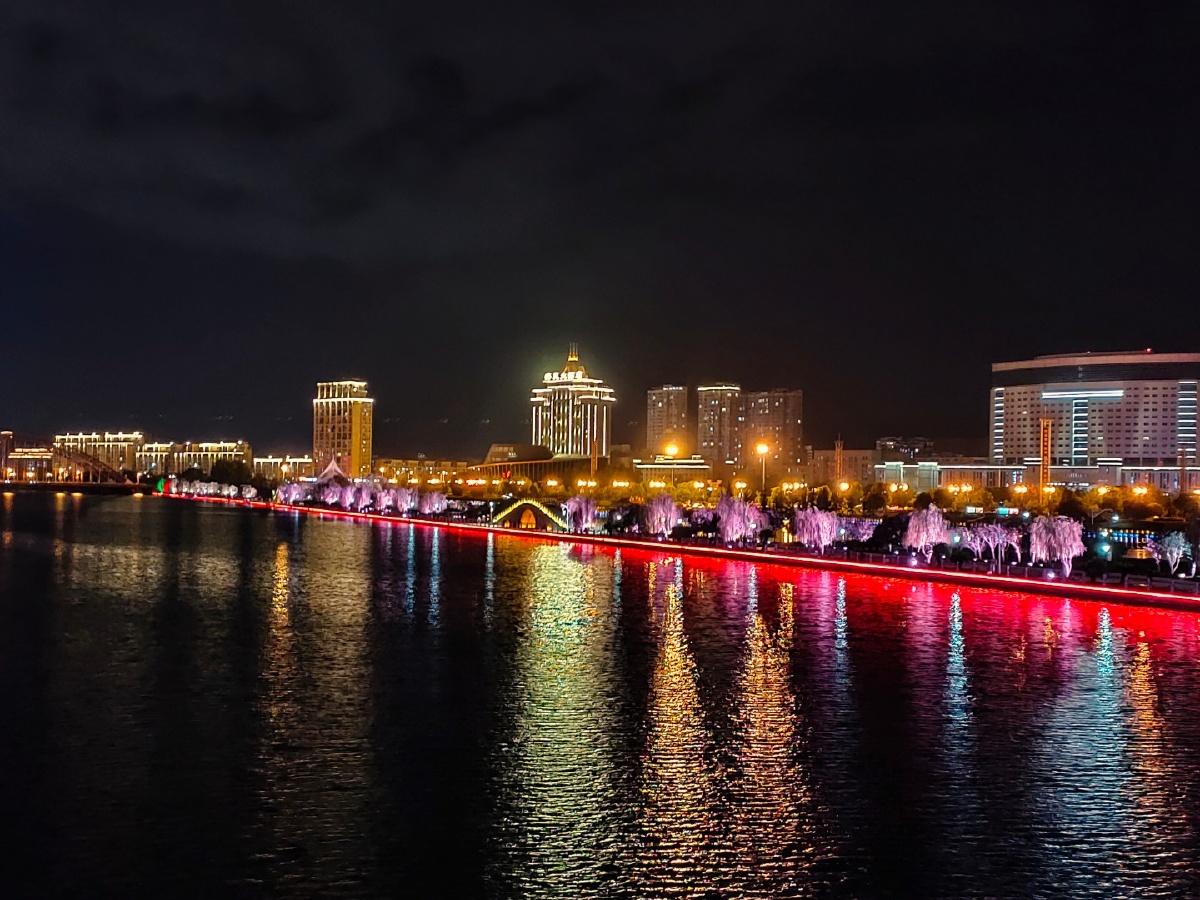 这里是东阳夜晚的东阳浙江东阳