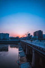 957541