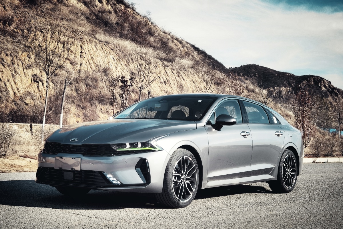 2020款起亚k5凯酷20t汽车