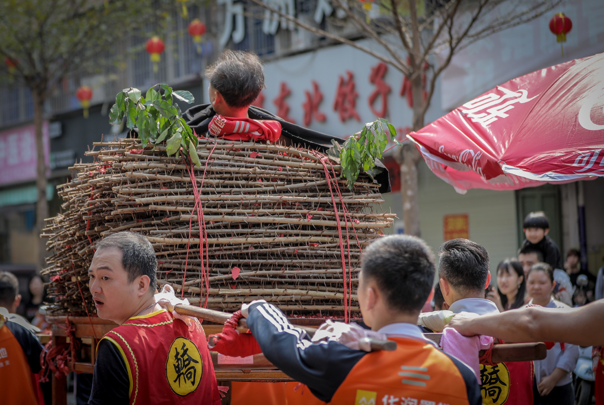 百姓村年例飘色与穿令箭