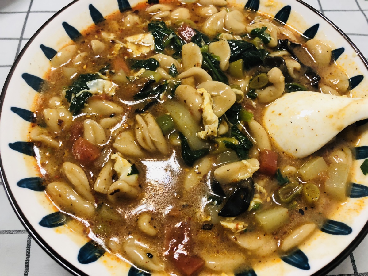 荞麦面手工麻食搭配饭后水果