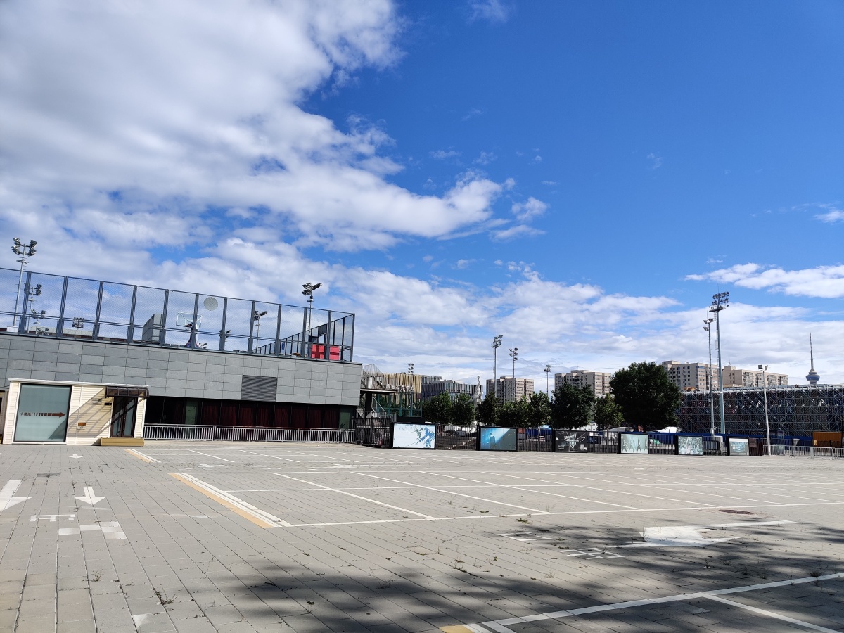 五棵松篮球馆及其周边