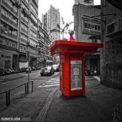 澳门的天空下-红色的报亭
