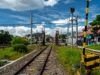 870306