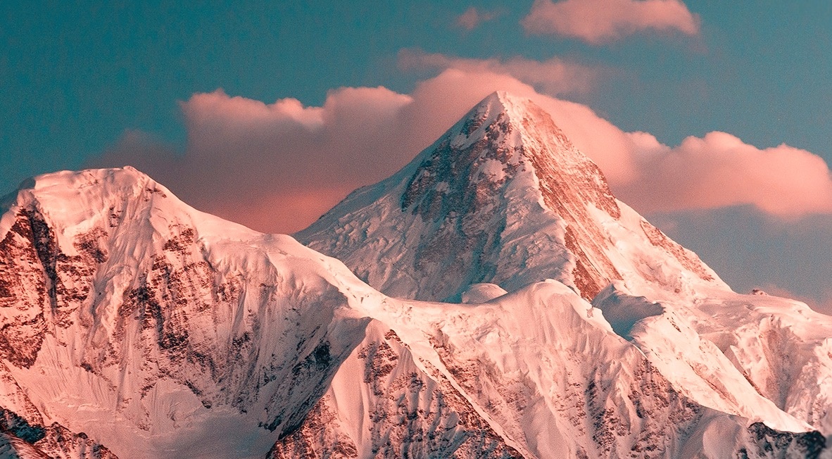 梦幻粉的贡嘎雪山